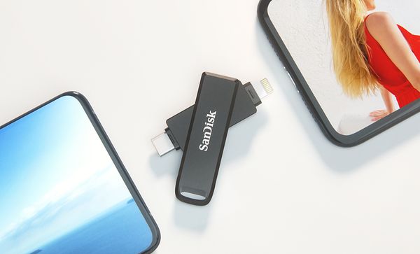 SanDisk iXpand Luxe 隨身碟配備 Lightning 與 USB Type-C 接，提供 64GB、128 GB 及 256 GB 三種容量版本。