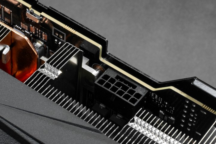 PCIe 5.0 專用的 12pin 接口。