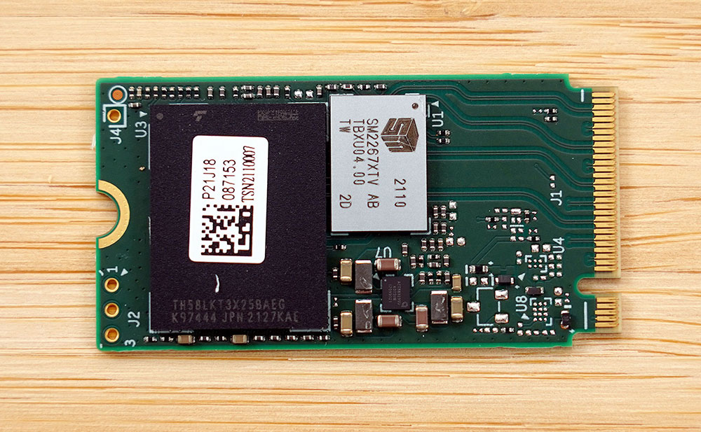 M.2 2242 形式的 SSSTC CL4 同樣採用鎧俠 KIOXIA 最高品質的 NAND FLASH 封裝與 SMI 主控晶片的組合。