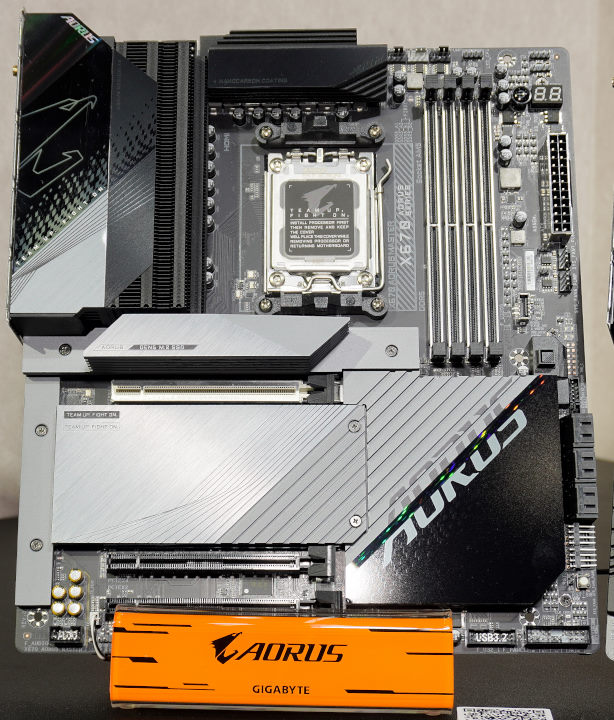 The X670 Aorus Master can support PCIe Gen 5x16 graphics cards and PCIe Gen 5x4 M.2 SSDs.