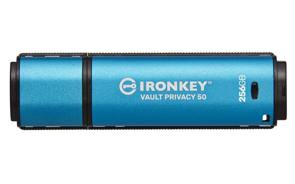 IronKey Vault Privacy 50 加密 USB隨身碟則有8GB-256GB多種容量選項、並具備五年產品保固。