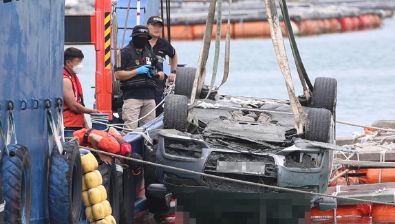 韓國女童一家三口離奇失蹤29天後海底打撈出轎車，疑因投資LUNA幣崩盤壓垮一家人