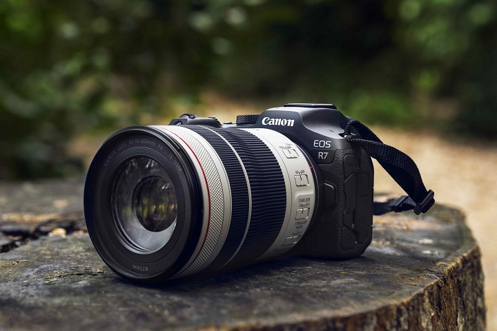 Canon EOS R7 新上市，超強 APSC 無反相機、配 18-150 輕巧登場