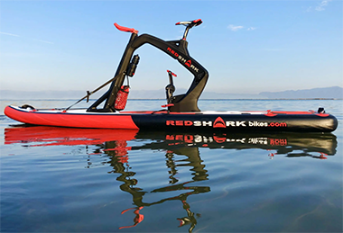 想騎車又想下水？Red Shark Bike：把電動自行車和划船摻在一起變成電動自行舟