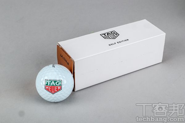 The special golf accessory comes with three special Titleist golf balls with a very chic TAG Heuer Logo.