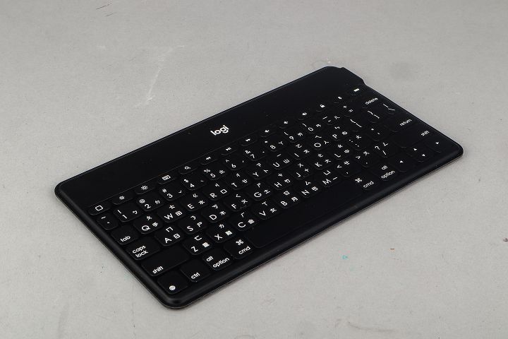 KEYS-TO-GO 為獨立式的藍牙鍵盤，可與較多備配對連線，除 Apple 之外，按鍵也兼容於 Windows 系統。