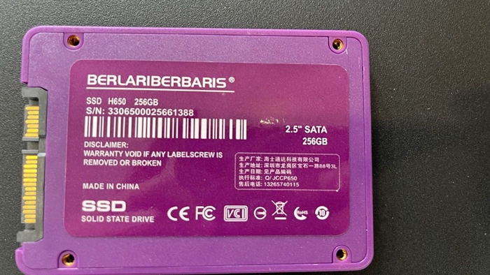 國網友上網買了台幣350元不到的256G SSD固態硬碟，拆開看看他買到了什麼？