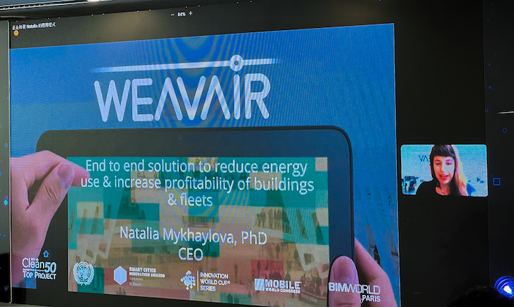 Connectivity Innovation Challenge國際挑戰賽冠軍－WeavAir團隊，展示了他們如何利用內建多種感測器的IoT裝置，配軟體，協助即時監控空氣的各種成分與濃度，並判斷空調運作是否有效改善空氣狀況，以可視化的方式檢視場所空氣品質。