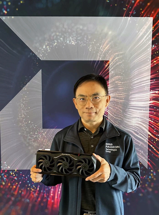  AMD Radeon 繪圖技術事群工程部資深副總裁王啟尚(David Wang)。