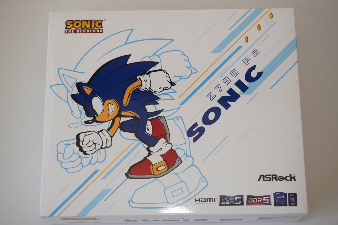 Z790 PG Sonic的包裝盒具有帥氣的音速小圖案。