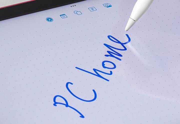 採用非全平面貼合顯示技術的 iPad 10，在利用 Apple Pencil 書寫時，尖與螢幕間會出現懸空感。