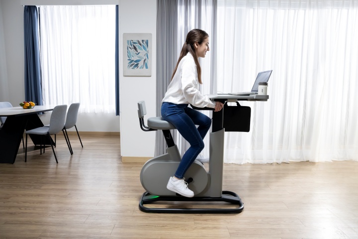 Acer推出結合健身車與辦公桌的eKinekt酷騎桌，讓你一邊運動健身一邊幫工作電腦充電