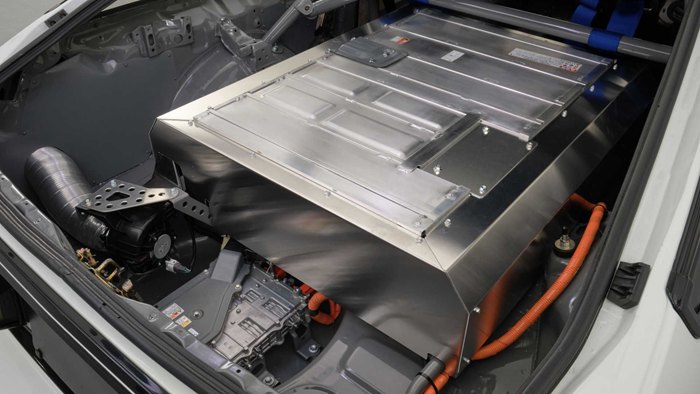 「豆腐車」重出江湖！TOYOTA 官方改造經典AE86，拿出了純電版以及氫引擎動力版AE86
