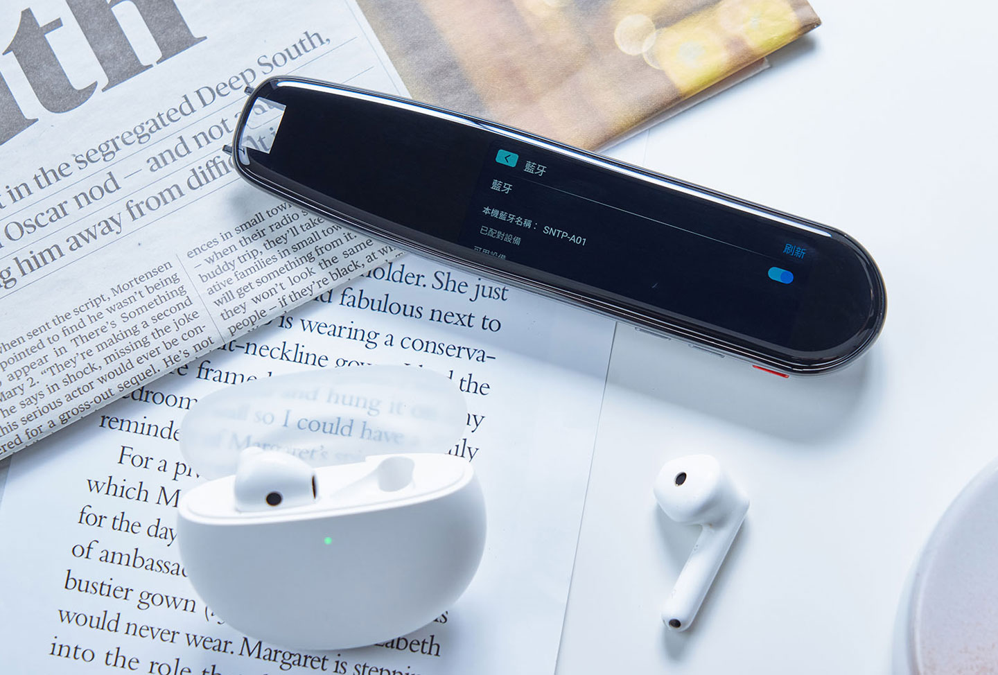 NovaPlus 智慧翻也內建藍牙連結能力，可以和藍牙耳機連線使用。