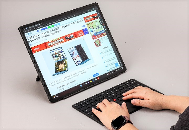 配選配的 ThinkPad 藍牙鍵盤，可以彈性於不同模式下使用。