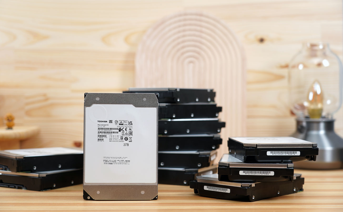 Toshiba MG10 單碟儲容量最高可達 20TB，對於需求更密集儲容量的企用戶來說，會是更具效益的選擇。