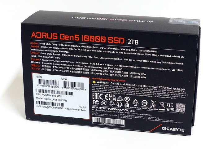 外包裝底部印製 AORUS Gen5 10000 SSD 相關產品資訊。