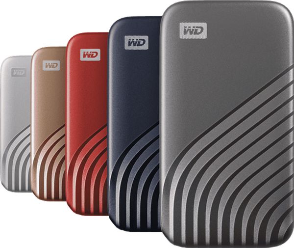 WD My Passport SSD 提供 500GB、1TB、2TB 及 4TB 多種容量；擁有五色時尚金屬外型，堅固耐用的計可承受從 1.98 公尺高處跌落。