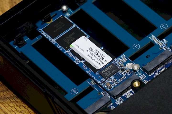 ASUSTOR 推出首款純 PCIe SSD 競速儲備雲系列 NAS，支援雙 2.5GbE/ 10GbE 網路介面，最多可安裝 12 條 M.2 SSD