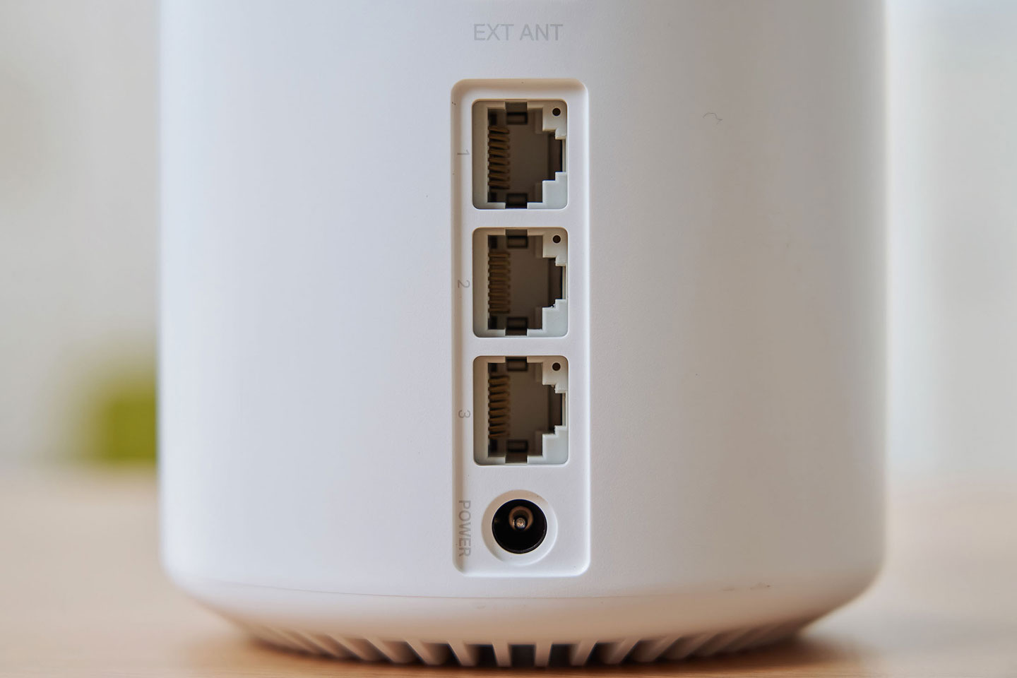 Deco X50-4G 的三組乙太網路接口皆為 1 Gigabit 規格。