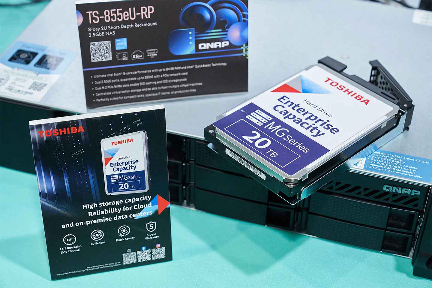 2U 機架式主機 TS-855eU-RP 可配 MG10 系列單碟最高 20TB 的大容量，打造超過 150GB 大容量的儲環境，滿足企備份或虛擬應用需求。