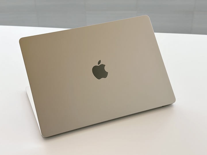Apple MacBook Air 15 實機長這樣！就是 MacBook Air 放大、重量不變，售價 42,900 元起