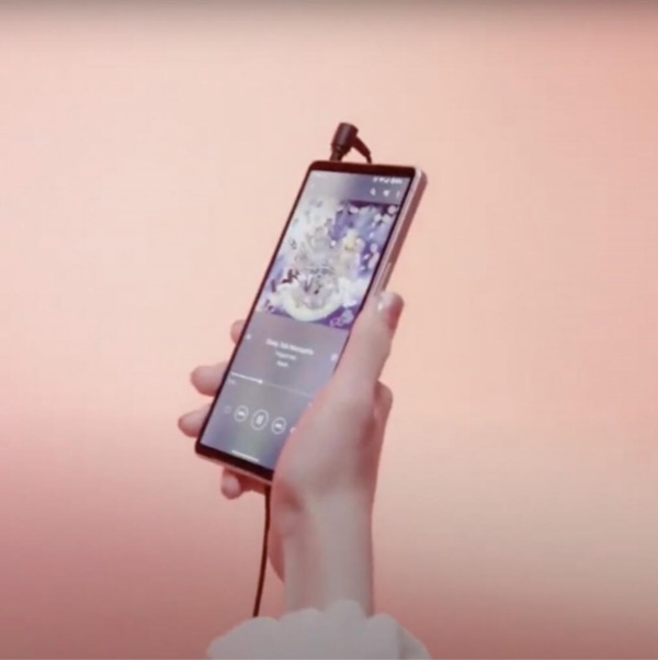 Sony Xperia 5 V小旗艦預告外流，鏡數量竟然縮水、採用無瀏海無挖對稱式全螢幕