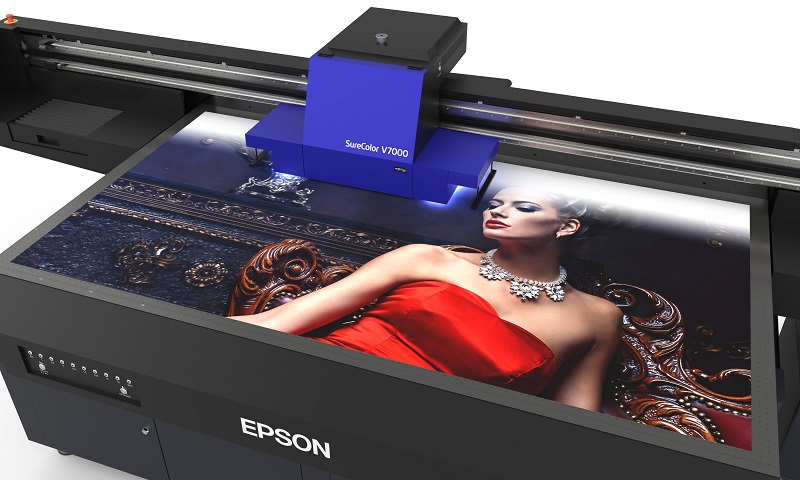 Epson推出全新SC-V7000大尺寸平台式UV印刷機，10色UV墨水展現印刷機的極致應用