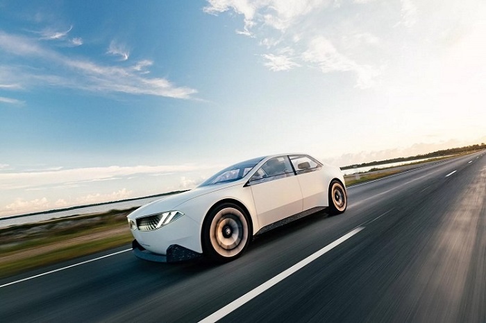 BMW全新電動概念車登場：雙腎形罩改為橫向發展，沒有按鍵、鍍鉻和皮革，續航里程提高30％