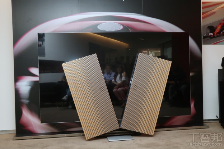 Bang & Olufsen 與法拉利聯手推出一系列搶眼耳機、音響！同場亮相 97 吋 Beovision Harmony 頂級電視