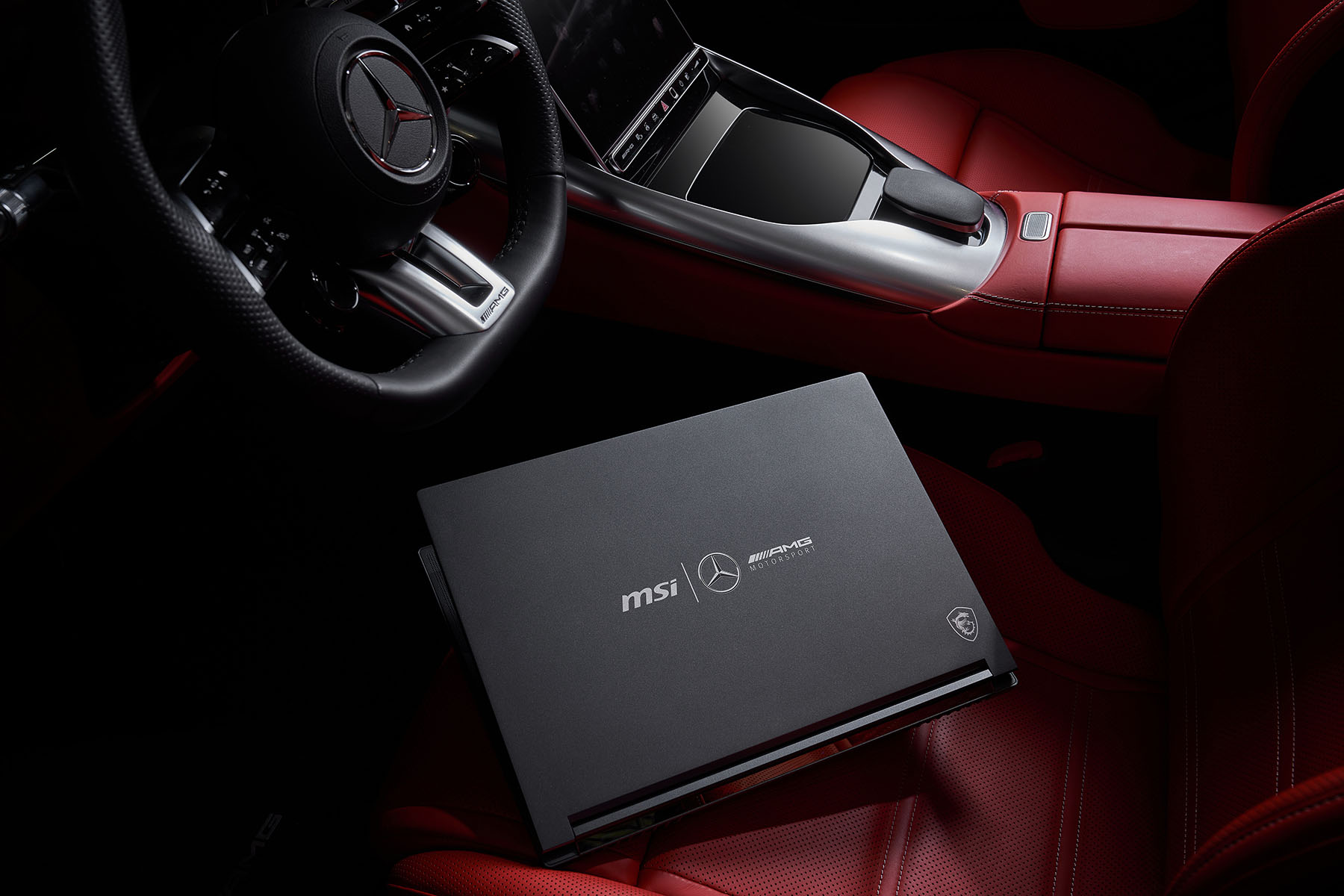 筆電與超跑的夢幻聯動，MSI、Mercedes-AMG 攜手打造全球限量極速賽車風格筆電！