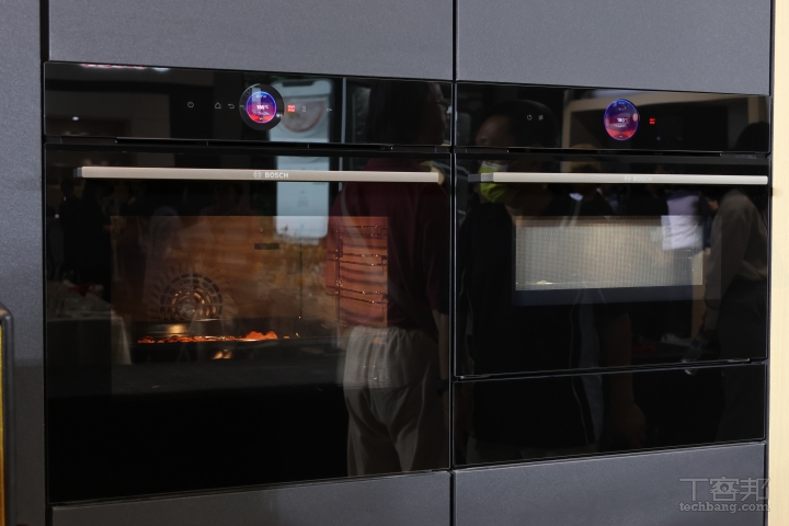 BOSCH 推出 8 系列極致黑智慧烤箱、蒸烤爐，結合 AI 可智慧攝影食材