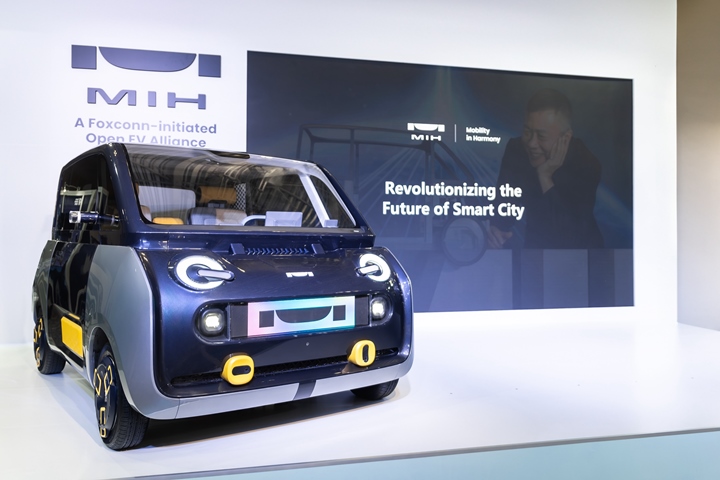 鴻海 MIH攜手Gogoro 展出 Project X 電動概念車，乘載三人、採用 Gogoro Network 電池交換平台