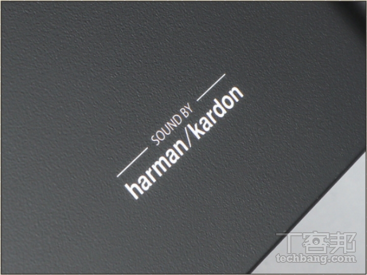 揚聲喇載 2 組 Harman Kardon 揚聲器，亦可當作藍牙喇使用。