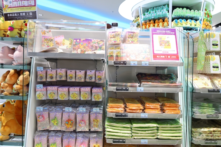 寶可夢心開幕啦！Pokemon Center Taipei 登場，官方玩偶、周邊、卡牌買起來～