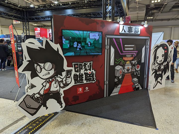 《即刻離職》是一款職場主題的 2D 橫向捲軸動作遊戲，曾於 2022 年榮獲東京電玩展獨立遊戲官方精選展品。 
