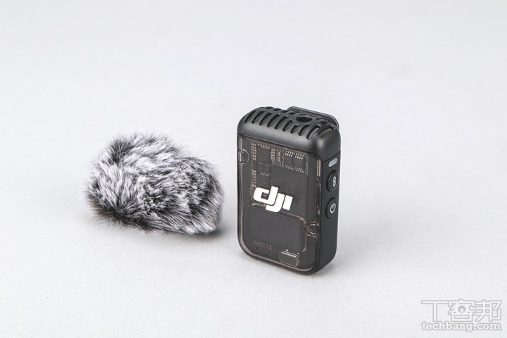 DJI Mic 2 發射器∕防風毛套：可配 OSMO Pocket 3 做接收器實現無線功能，防風毛套能降低戶外風噪聲。