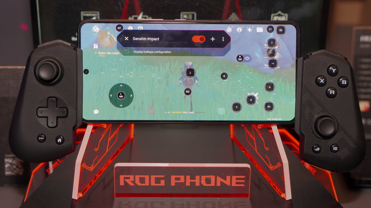 ROG Phone使用者可以透過專屬App將按下按鍵定為模擬觸控操作，這樣就能遊玩如《原神》之類僅支援觸控操作而不支援手把操作的遊戲。