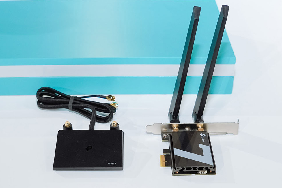 Archer TBE550E 是 PCIe 介面卡型式，總約頻寬 9.3 Gbps。