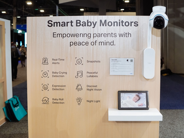 Tapo C840 是專為照顧嬰兒計的網路監視器，可以透過兩顆鏡監控寶寶。