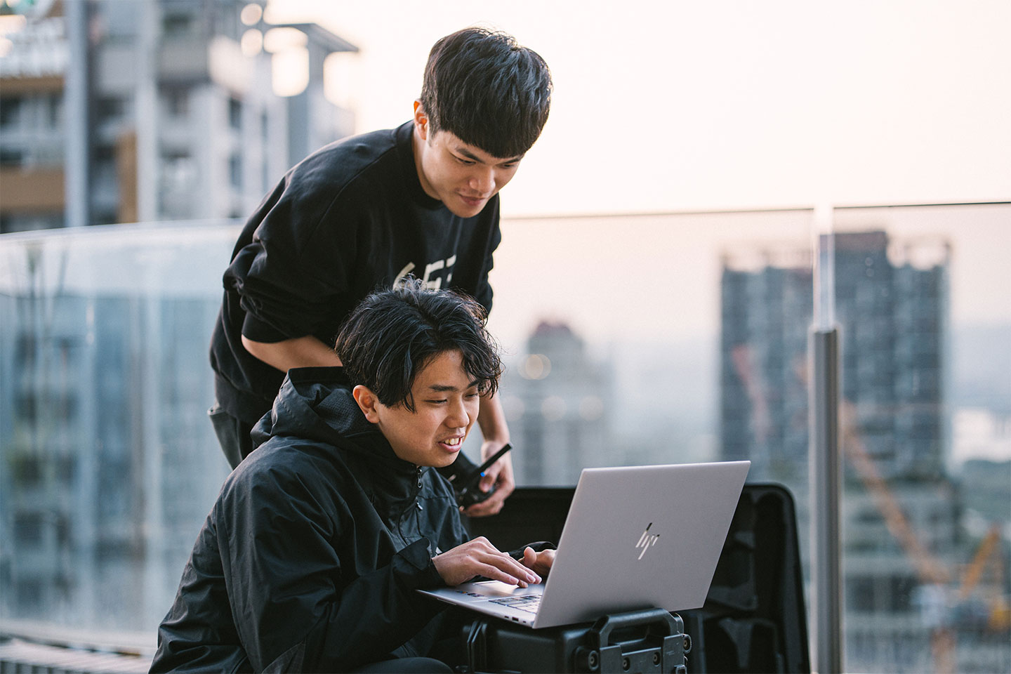 擁有強勁效能，同時又具備輕薄易攜設計的 HP ZBook Studio 16 G10，在高效率與行動力之間取得完美的平衡。
