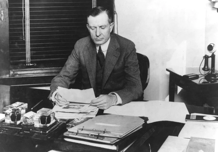 湯瑪斯·J·華森爵士，於1914年被聘用，將C-T-R推進為一家高科技資料處理公司。