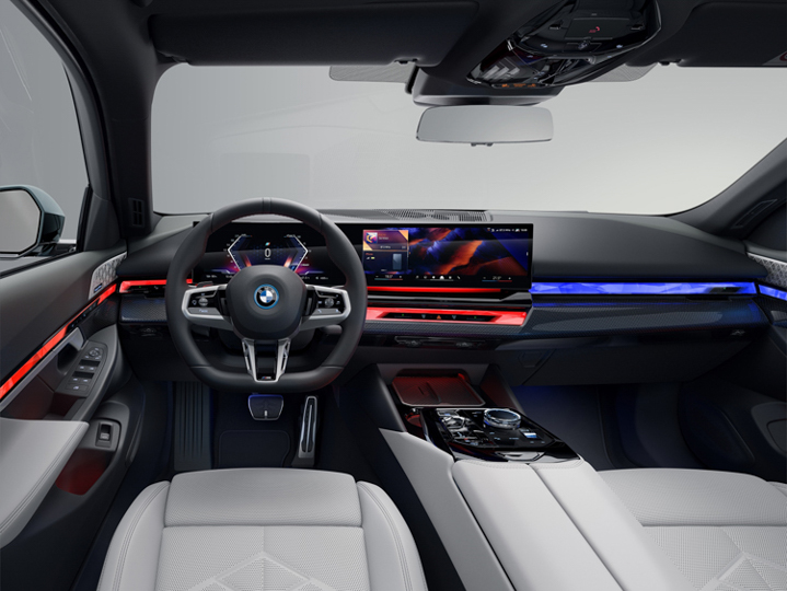 全新BMW i5 Touring純電豪華旅行車預購啟動，兩款車型預售價339萬元起