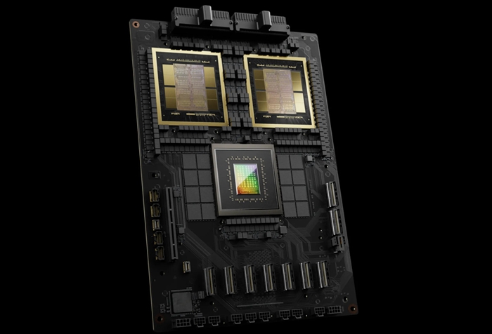 這就是 GB200 的樣。兩個 GPU、一個 CPU、一塊電路板