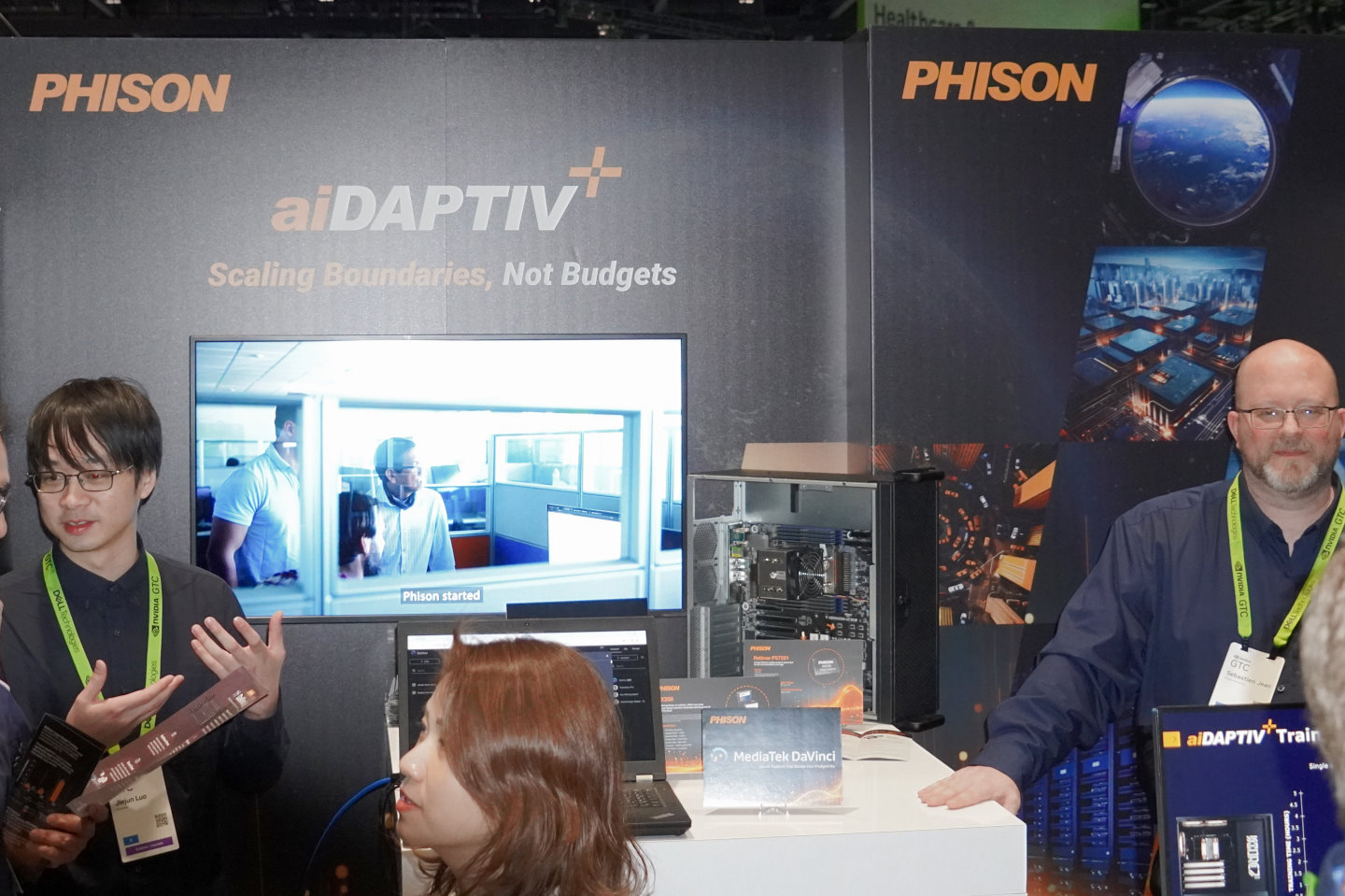 Phison在GTC 2024春場的展場區域展示aiDAPTIV+解決方案。