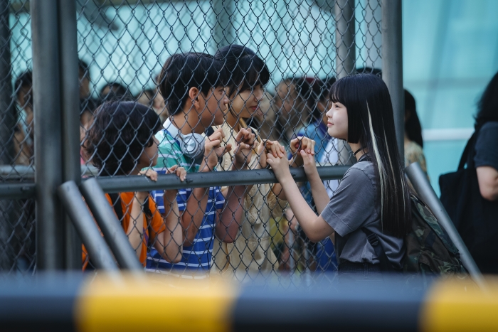《末日愚者》Netflix 科幻韓劇改編自伊坂幸太郎同名小說，定檔於 4 月 26 日上線