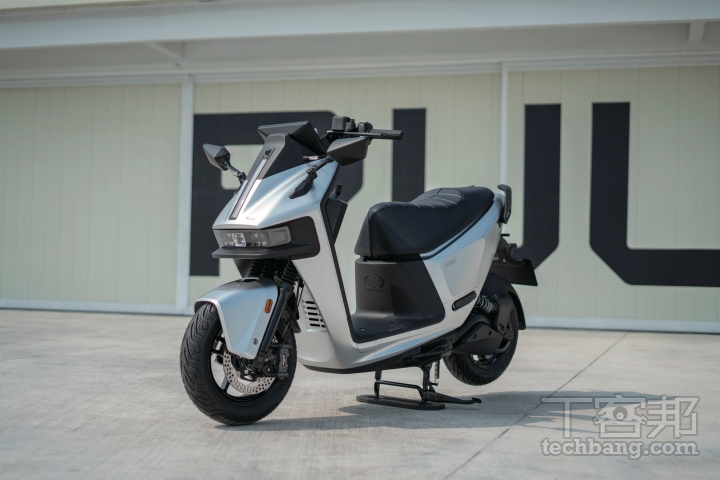 Gogoro 在年初推出全新旗艦車款 Pulse，全新的電機可輸出 9000Ｗ，將電動機車的性能天花板再度提高。