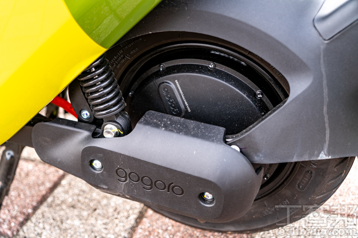 Gogoro JEGO 載的動力系統為輪轂馬達，最大功率為 2.5kW，力則為 100Nm，最高時速可達 68km/h。