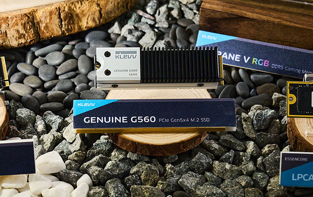 GENUINE G560 是 KLEVV 首款 PCIe Gen5 x4 規格的 M.2 SSD，讀取 14,000 MB/s、寫入 12,000 MB/s 的效能絕佳，也擁有最高 4TB 的超大容量。