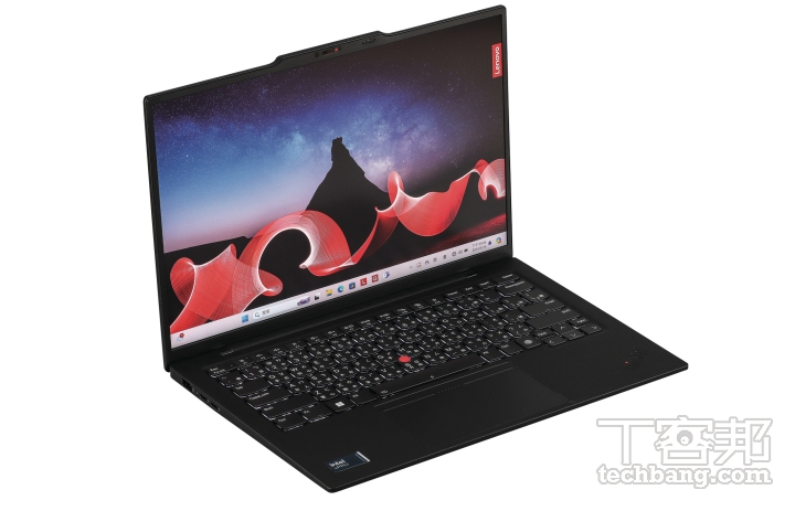 14 吋、1920 × 1200 解析度當前主流商務機的尺寸，為 100%sRGB 色域、亮度為 400 尼特，60Hz 螢幕更新率。